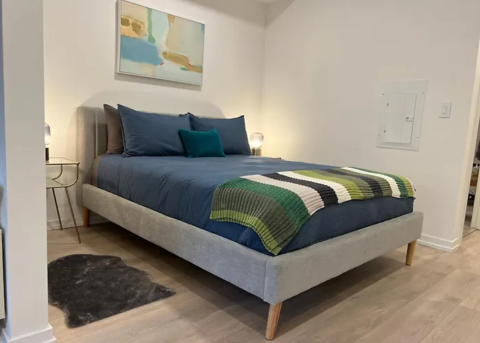Calypso- Hollywood Apartment With Pool, Gym & Free Parking