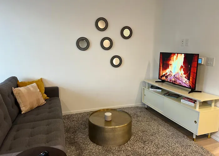 Calypso- Hollywood Apartment With Pool, Gym & Free Parking