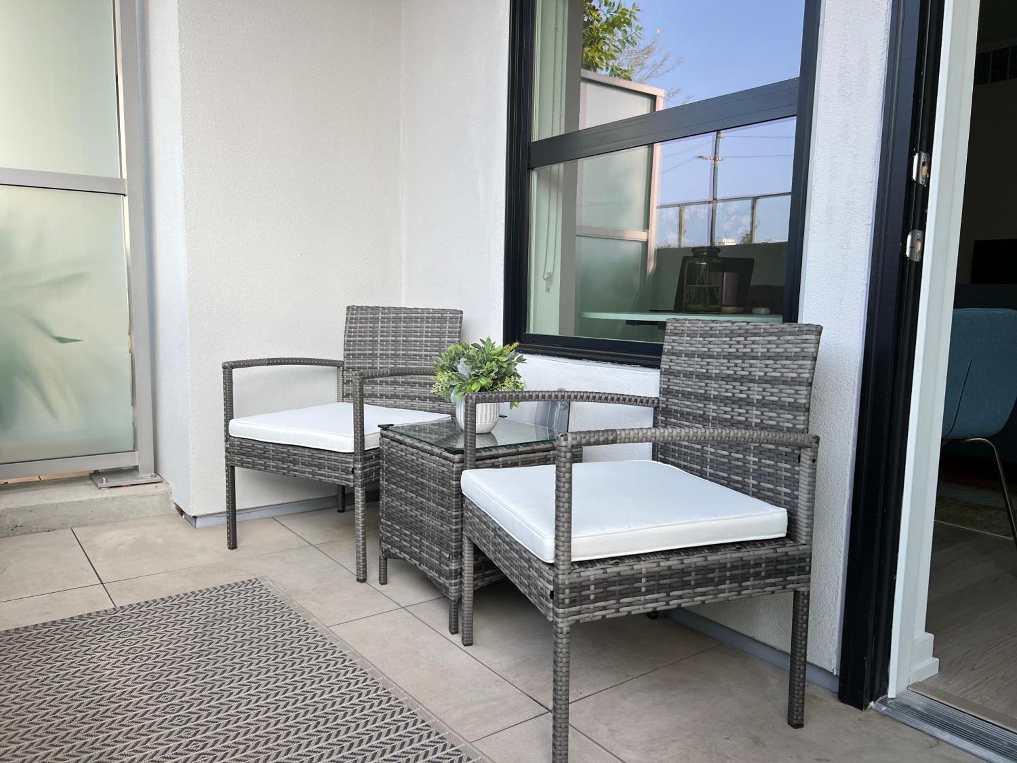 Calypso- Hollywood With Pool, Gym & Free Parking Apartment Los Angeles