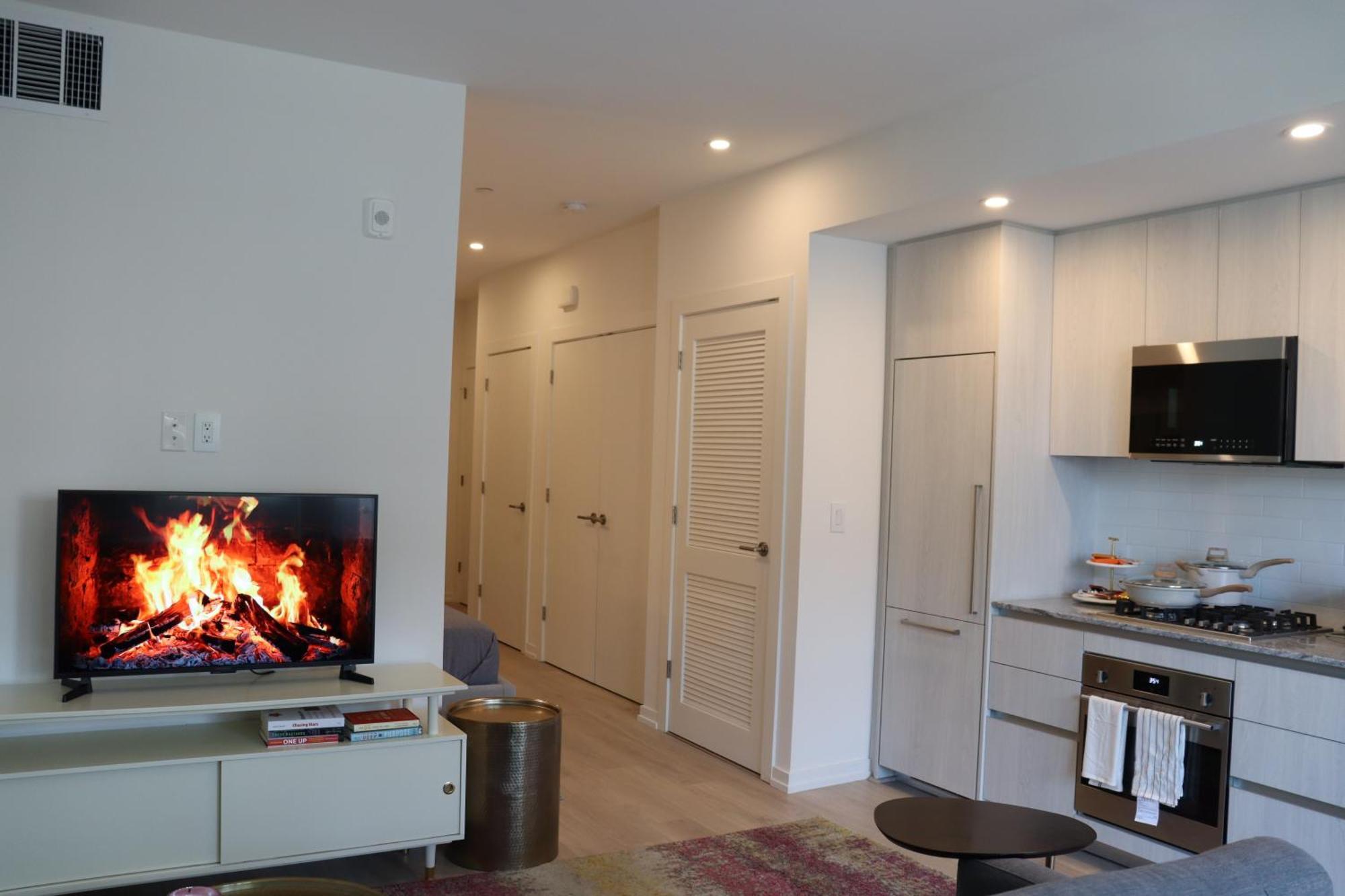 Calypso- Hollywood With Pool, Gym & Free Parking Apartment Los Angeles
