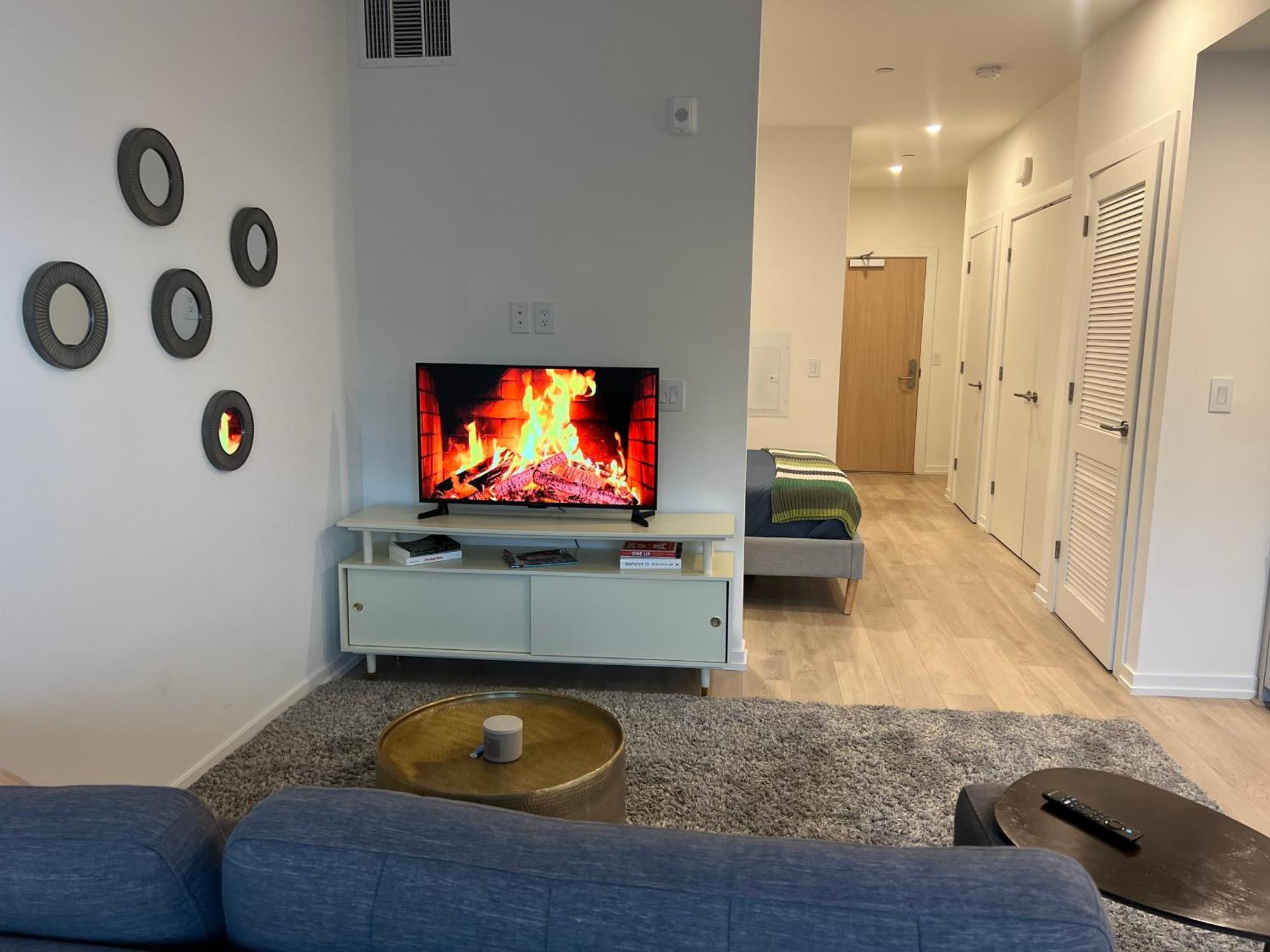 Calypso- Hollywood With Pool, Gym & Free Parking