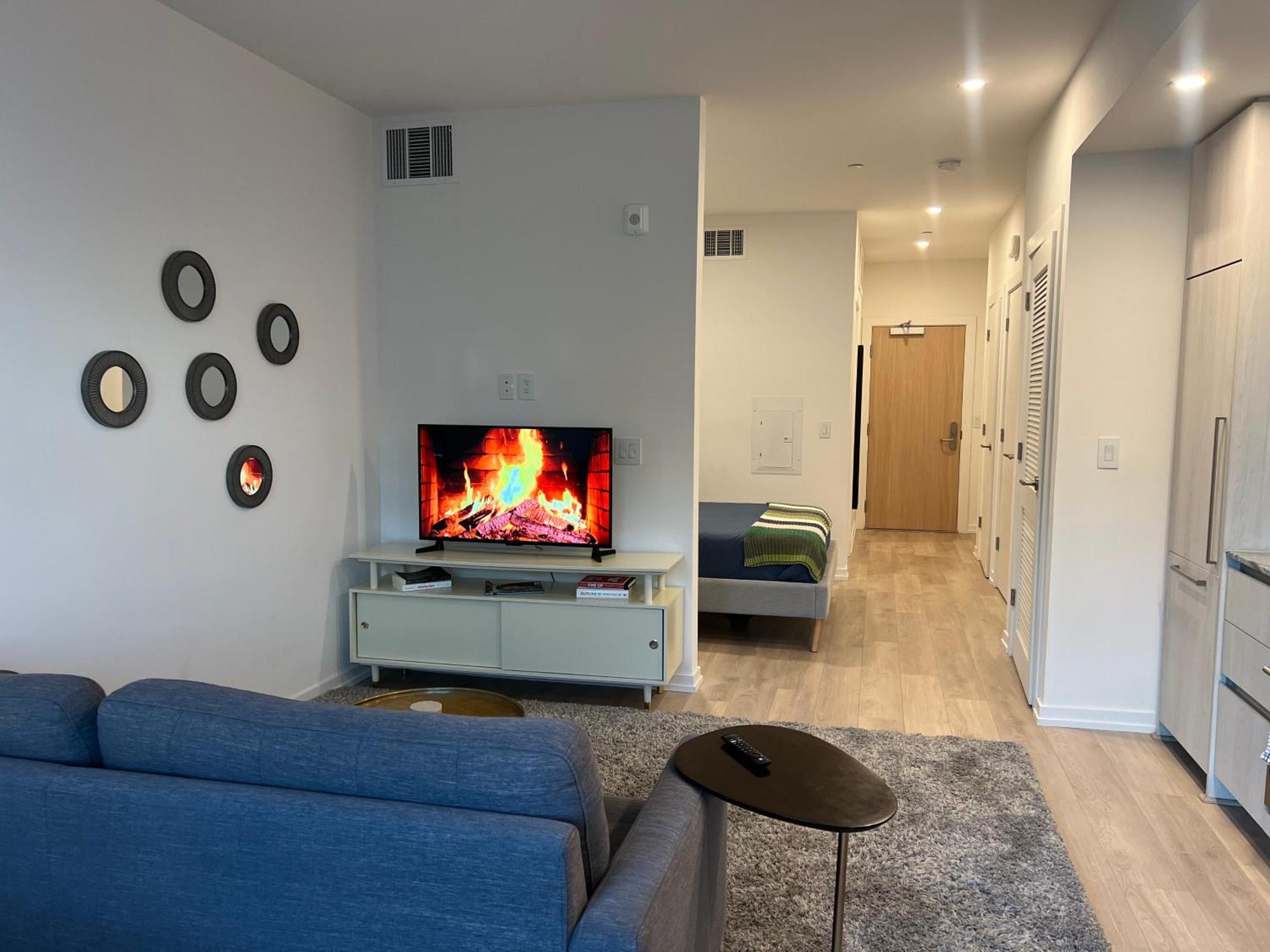 Calypso- Hollywood With Pool, Gym & Free Parking *